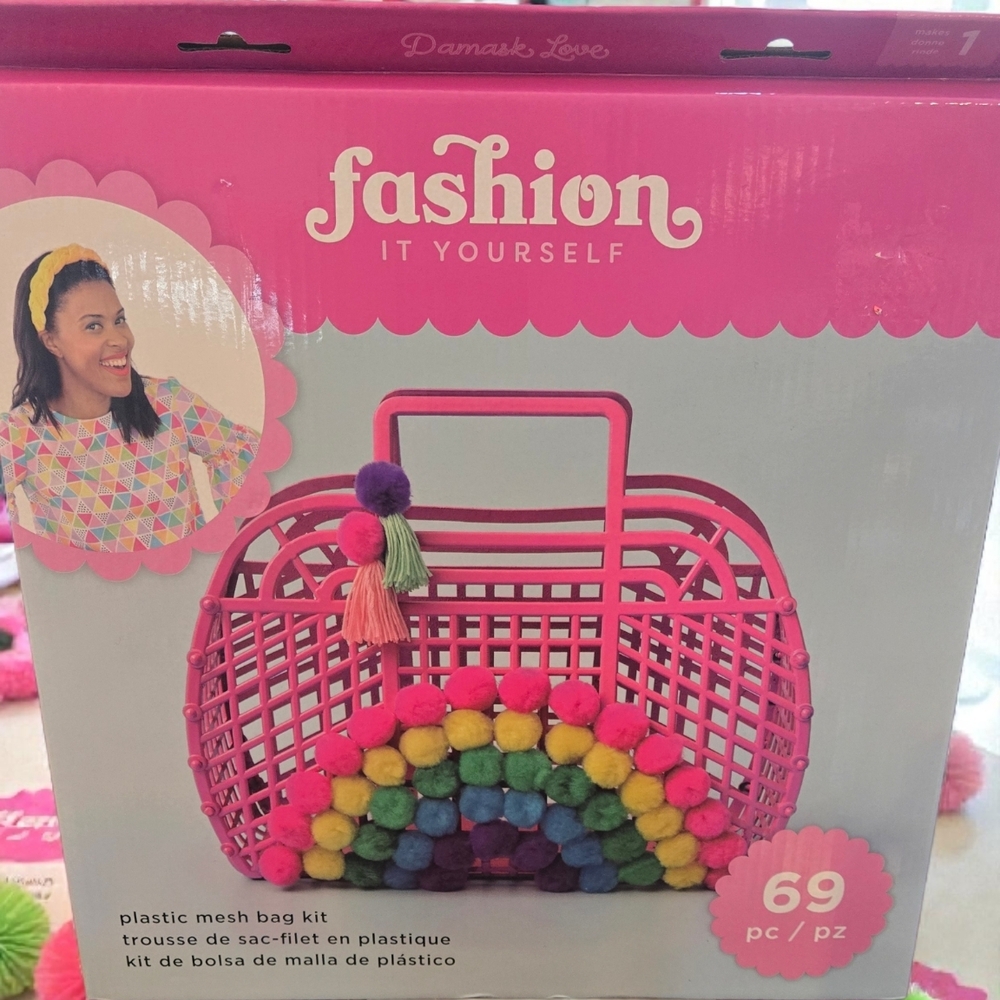 Fashion It Yourself Plastic Mesh Bag Kit - Pink